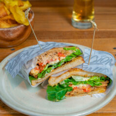 SANDWICH DE POLLO AHUMADO, TRUFA & MOZZARELLA